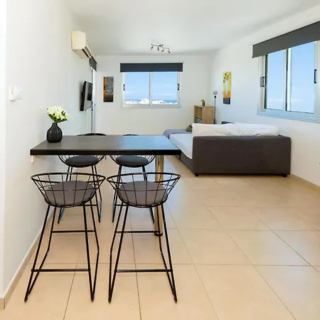 Sea View Apt*spacious Balcony*200m To The Διαμέρισμα